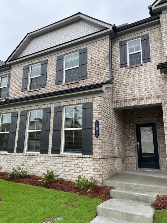 102 Smithwood Dr in Bethlehem, GA - Building Photo