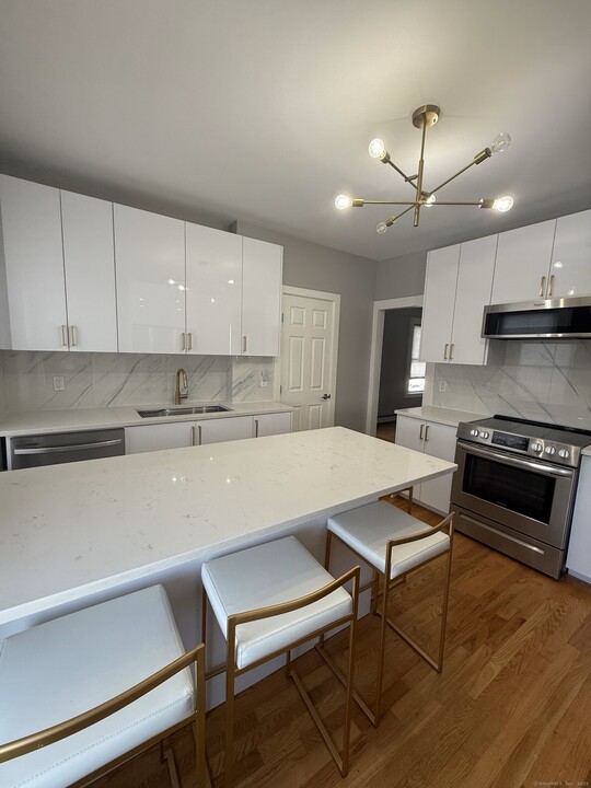 16 High St in Wallingford, CT - Building Photo