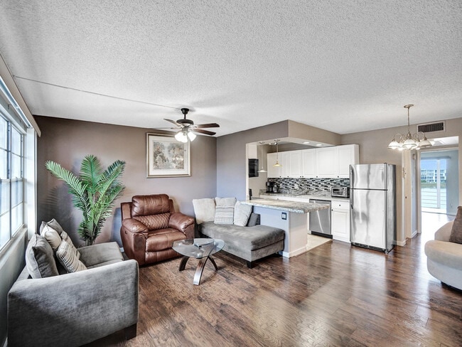 3014 Cornwall A in Boca Raton, FL - Building Photo - Building Photo