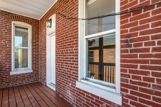 2857 S 18th St, Unit 2F in St. Louis, MO - Building Photo - Building Photo