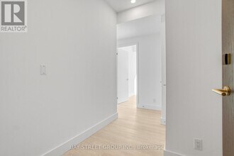 6 Greenbriar Rd in Toronto, ON - Building Photo - Building Photo