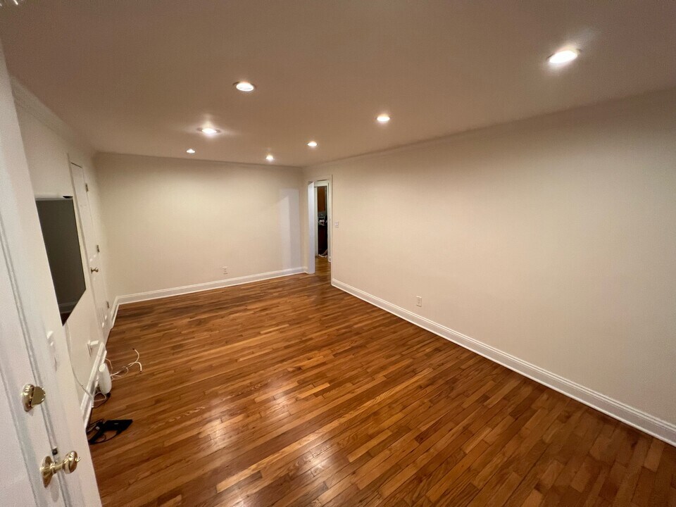 210 Seaton Rd, Unit Apartment in Stamford, CT - Building Photo