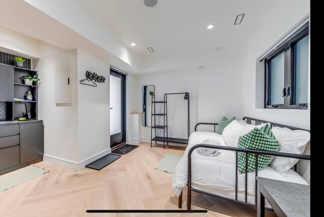 65 Claremont St in Toronto, ON - Building Photo - Building Photo