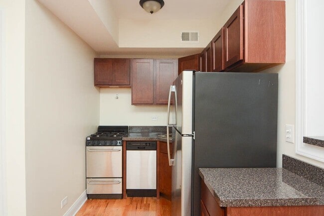 343 Park Ave, Unit 30 in Glencoe, IL - Foto de edificio - Building Photo