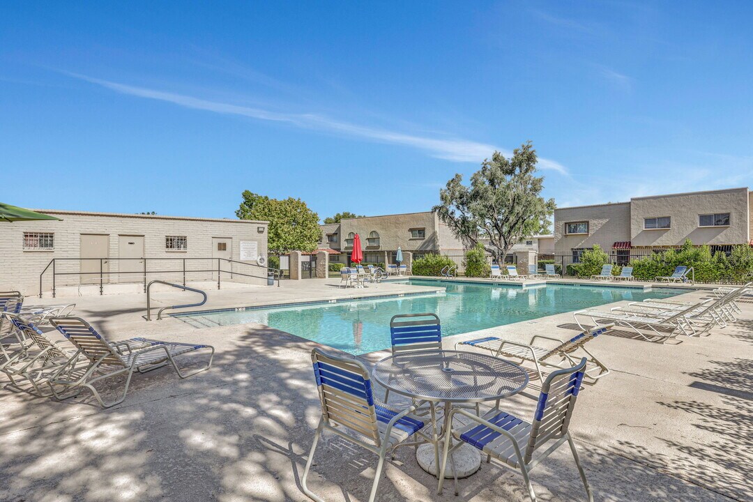 6833 E Osborn Rd in Scottsdale, AZ - Building Photo