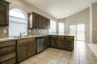1212 Juniper Ln in Burleson, TX - Building Photo - Building Photo