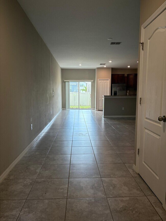 2108 Golden Falcon Dr in Ruskin, FL - Building Photo - Building Photo