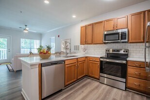 Bellingham Park in Wilmington, NC - Building Photo