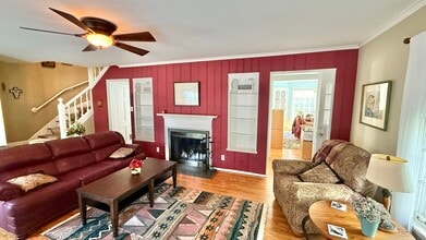 6909 W Lloyd St in Wauwatosa, WI - Building Photo - Building Photo