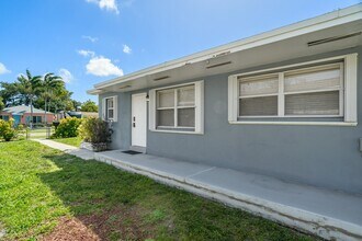 2235 Coolidge St, Unit 1 in Hollywood, FL - Building Photo - Building Photo