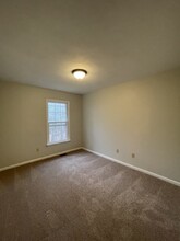 906 Wickford Dr in Chesapeake, VA - Building Photo - Building Photo