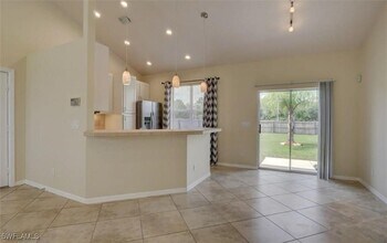 701 Arundel Cir in Ft. Myers, FL - Building Photo - Building Photo