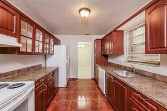 6210 NW 13th St in Sunrise, FL - Foto de edificio - Building Photo