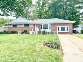 34 Warren Dr in Newport News, VA - Building Photo