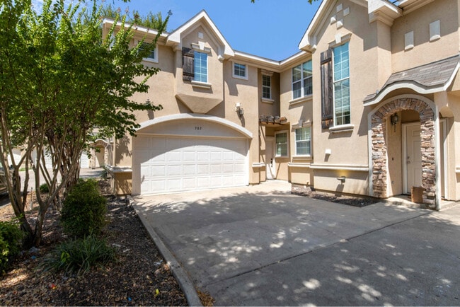 property at 505 Kingscote Ct