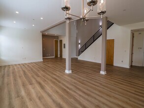575 Elm Ave, Unit 21 in Long Beach, CA - Building Photo - Building Photo