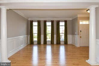 43265 Morven Square in Ashburn, VA - Building Photo - Building Photo