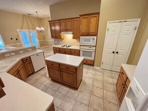 2909 Yandall Dr in Austin, TX - Building Photo - Building Photo