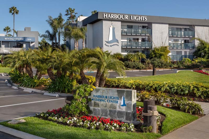 Harbour Lights Resort Apartments in Huntington Beach, CA - Building Photo