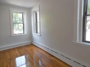 918 Cambridge St, Unit 01 in Cambridge, MA - Foto de edificio - Building Photo