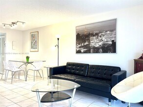 17801 N Bay Rd in Sunny Isles Beach, FL - Building Photo - Building Photo