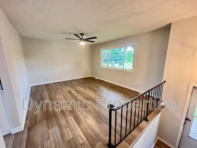 7605 Valley Rd in La Vista, NE - Building Photo - Building Photo