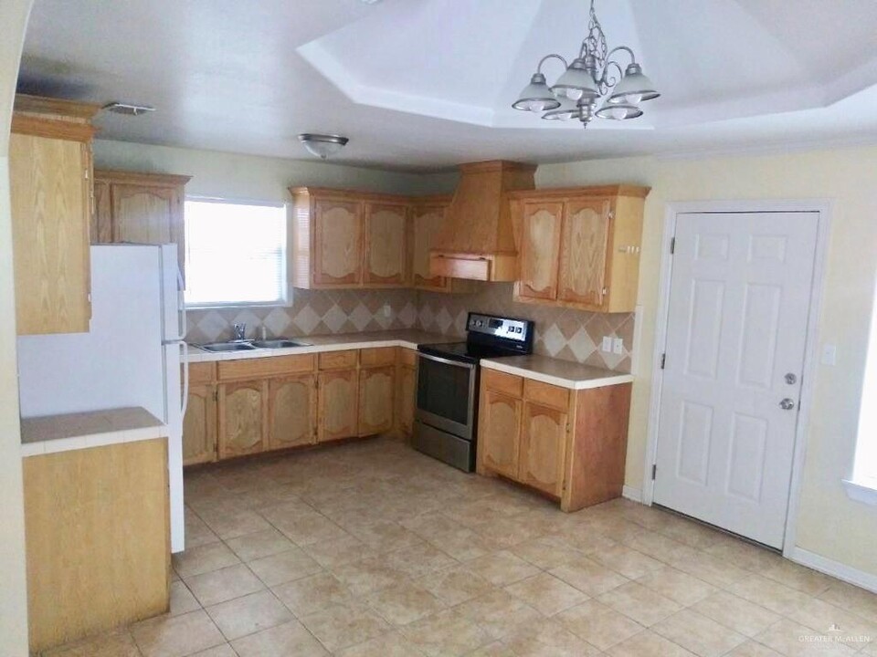 3804 Zelma St-Unit -3 in Edinburg, TX - Building Photo