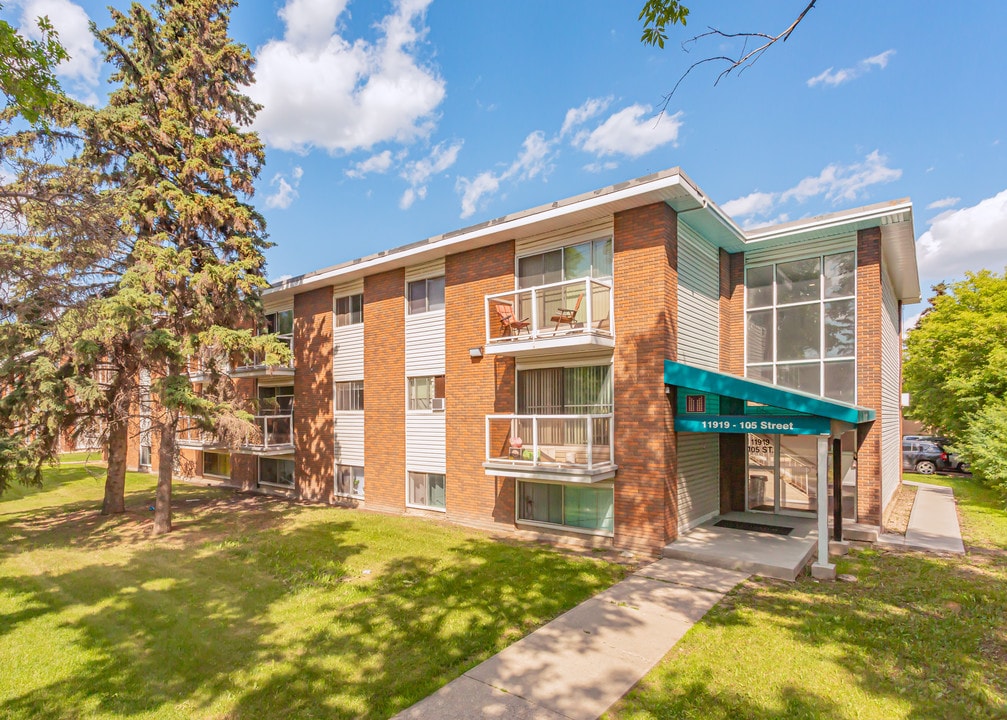 Taurus Apartments in Edmonton, AB - Building Photo