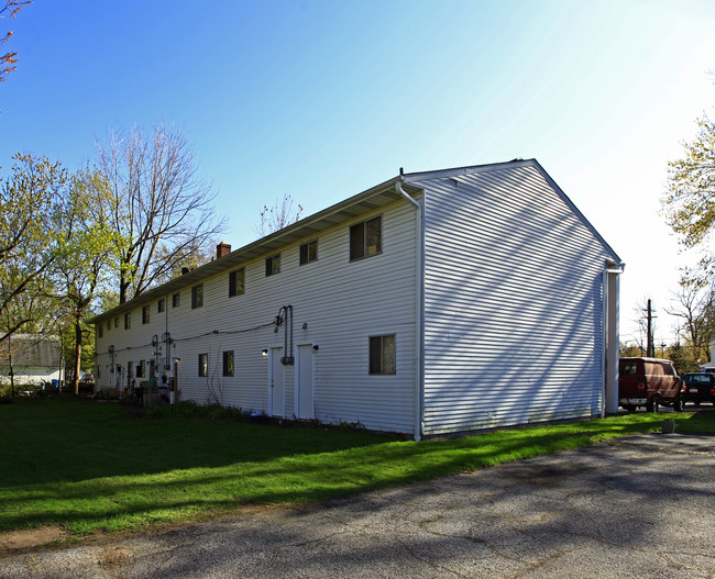 Smitty Apartments in Avon, OH - Building Photo - Building Photo