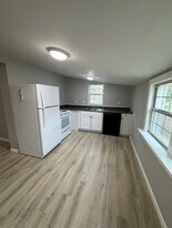 309 Francis St E in Jacksonville, AL - Building Photo