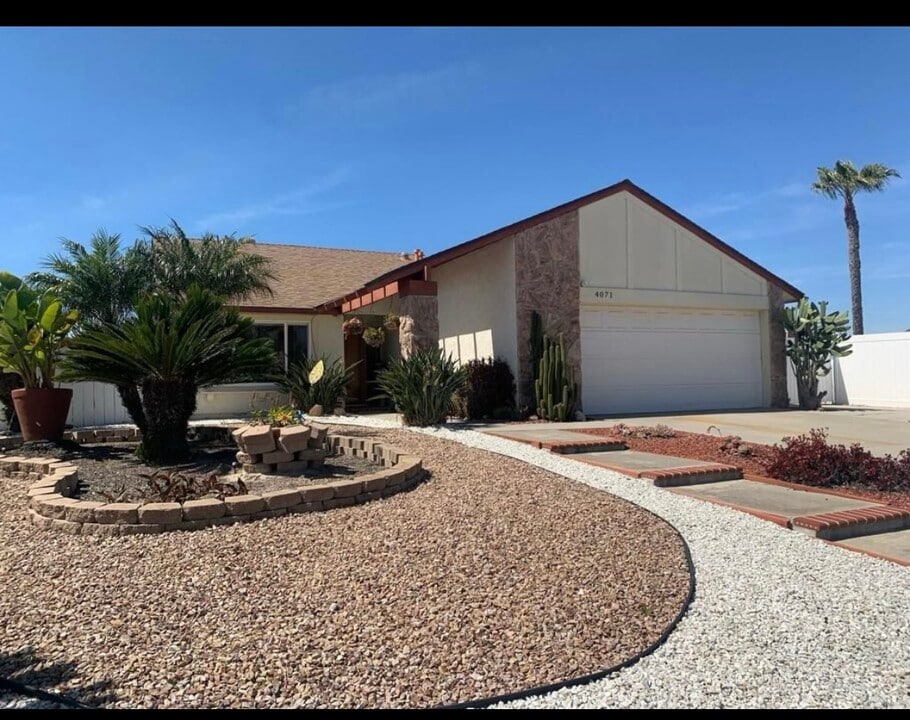 4071 Johnson Dr in Oceanside, CA - Foto de edificio