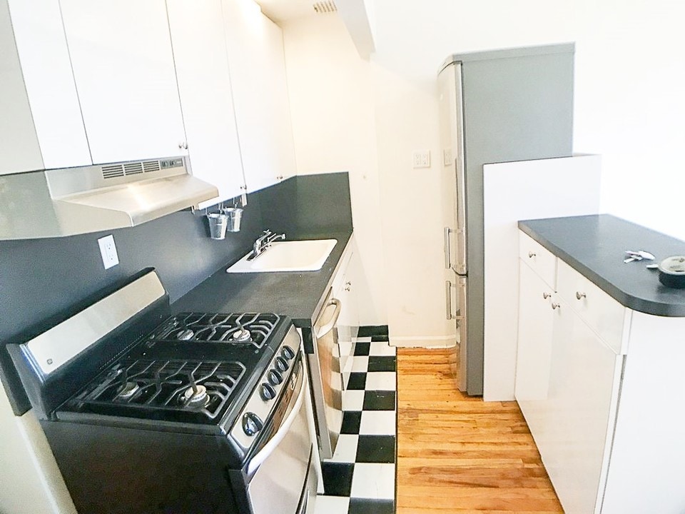 58 W 91st St in New York, NY - Building Photo