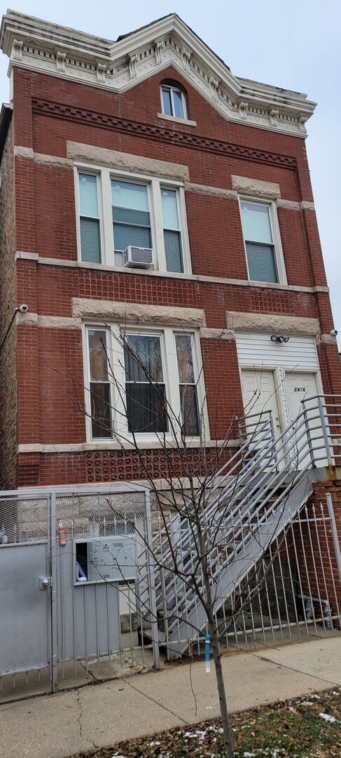 2416 S Sawyer Ave-Unit -REAR in Chicago, IL - Building Photo - Building Photo