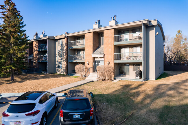 Raintree Village in Calgary, AB - Building Photo - Building Photo