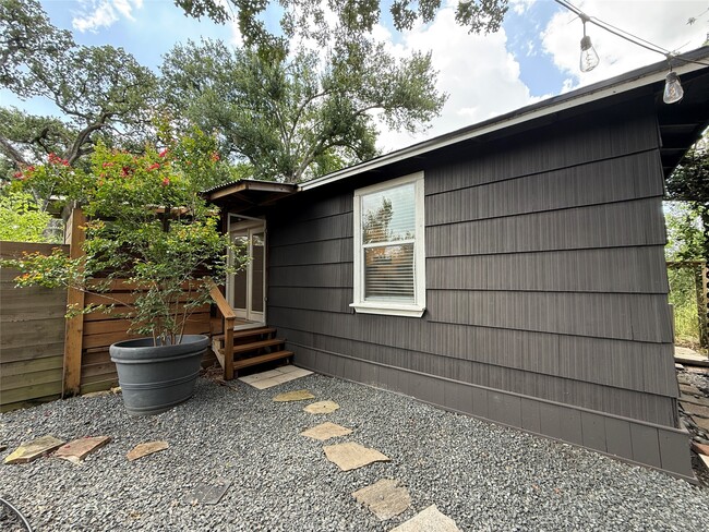 property at 4019 Ascot Ln