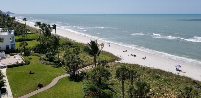 10475 Gulf Shore Dr in Naples, FL - Building Photo - Building Photo
