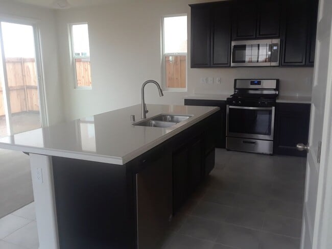 8871 Tethys Ln in Elk Grove, CA - Building Photo - Building Photo