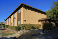 Dealynn Corners in Sacramento, CA - Foto de edificio - Building Photo