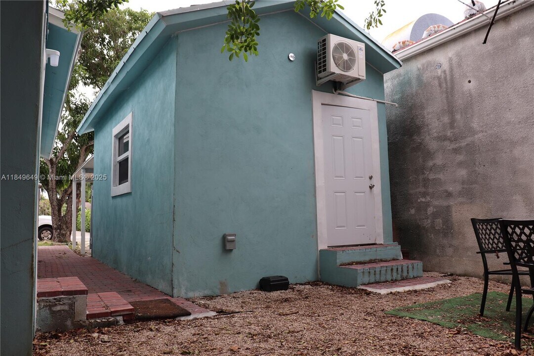 214 SW 2nd Terrace in Dania Beach, FL - Building Photo