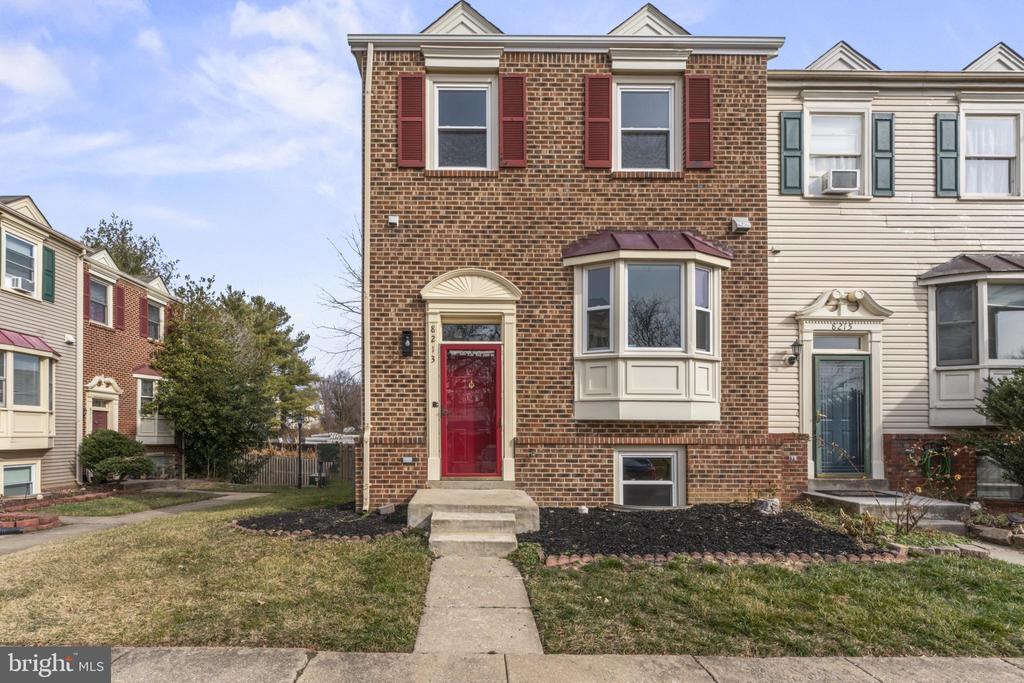 8213 Roxbury Dr in Alexandria, VA - Building Photo