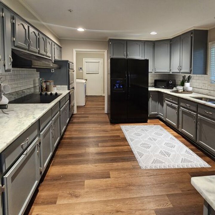 5660 Glade View Dr in Memphis, TN - Building Photo