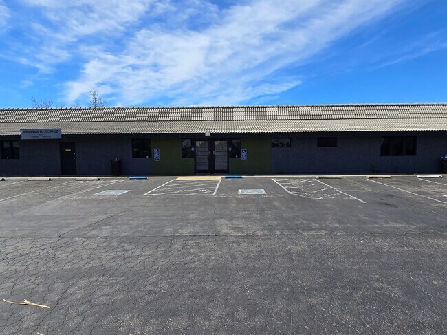 73 W March Ln, Unit C &amp; D in Stockton, CA - Building Photo - Building Photo