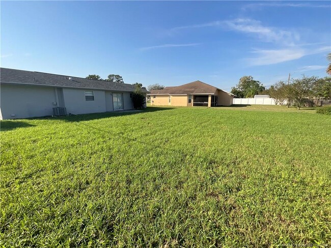 941 SW Fenway Rd in Port St. Lucie, FL - Building Photo - Building Photo