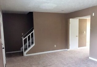 916 Holden Ln in Atlanta, GA - Building Photo - Building Photo