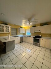 2660 Pine St NE in Palm Bay, FL - Foto de edificio - Building Photo