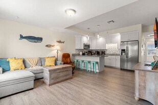 128 Ashworth Ave in Hampton, NH - Building Photo