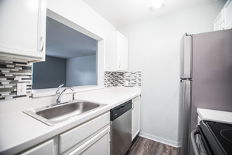 Woodland Heights Apartments in Lakeland, FL - Foto de edificio - Building Photo