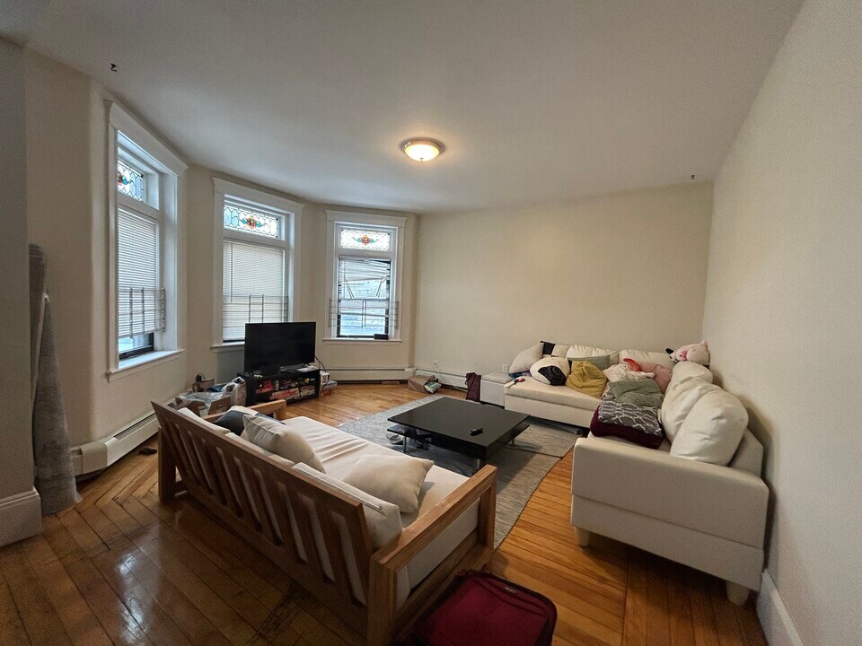 1426 Commonwealth Ave, Unit 1 in Boston, MA - Foto de edificio