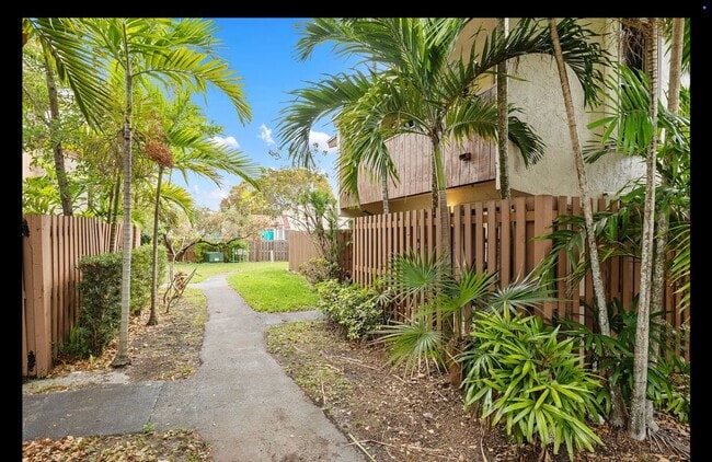 11466 SW 109th Rd in Miami, FL - Building Photo - Building Photo