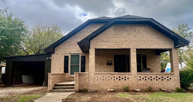 415 N California St in Henrietta, TX - Building Photo